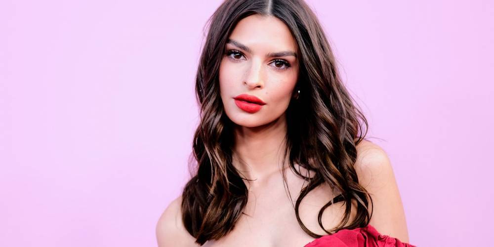 Celebs Rumors Emily Ratajkowski Is Pregnant With Her First Child And