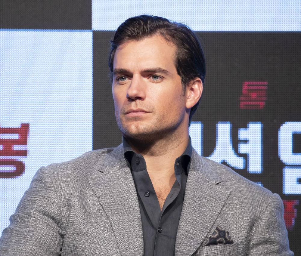 Где находится актер. Henry Cavill height. Аргайл фильм с Генри Кавиллом. Генри Кавилл на комик коне 2019. Генри Кавилл брови.